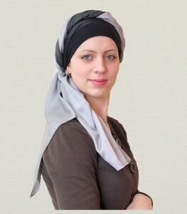 Наташа в Черно-белом платке-1